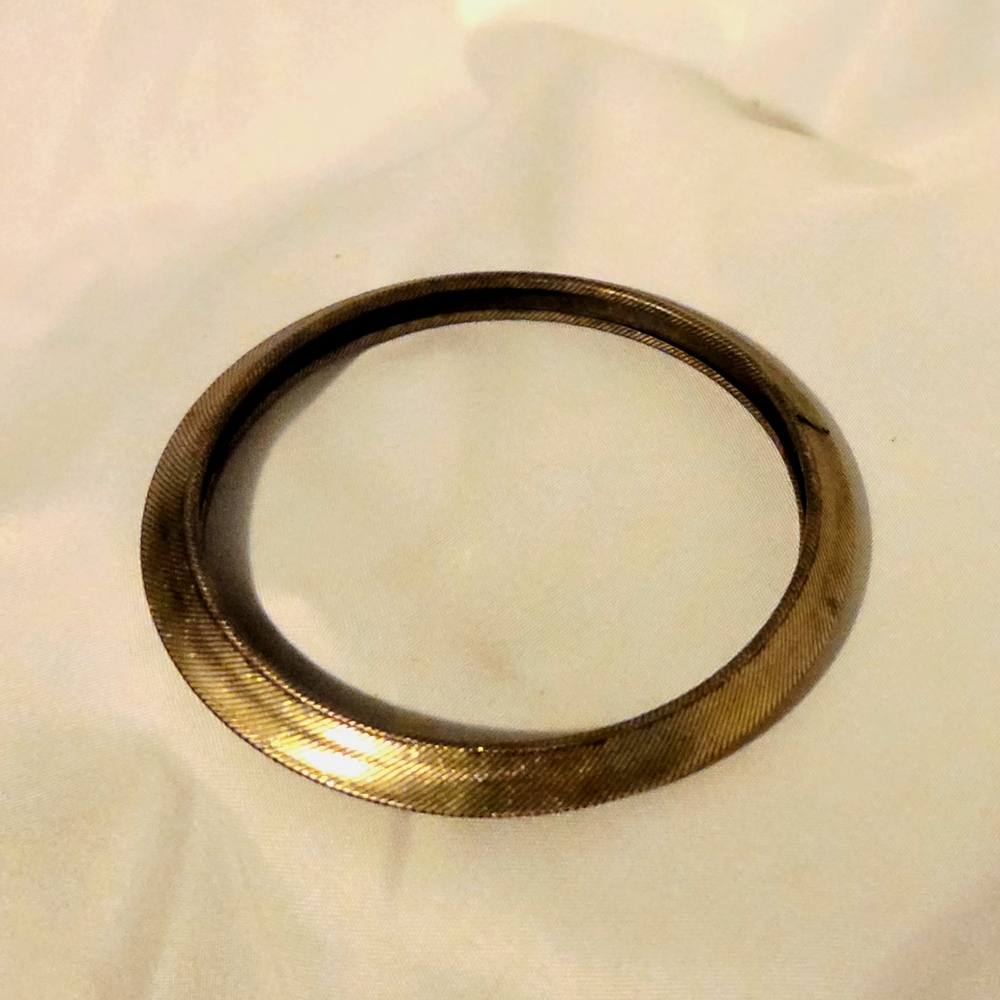 Elegant Gold-Toned Bangle Bracelet